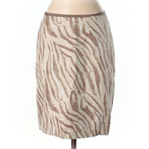 LOFT Dresses & Skirts - Ann Taylor Loft zipper back animal print size 4 Penicl career mid lenght Skirt